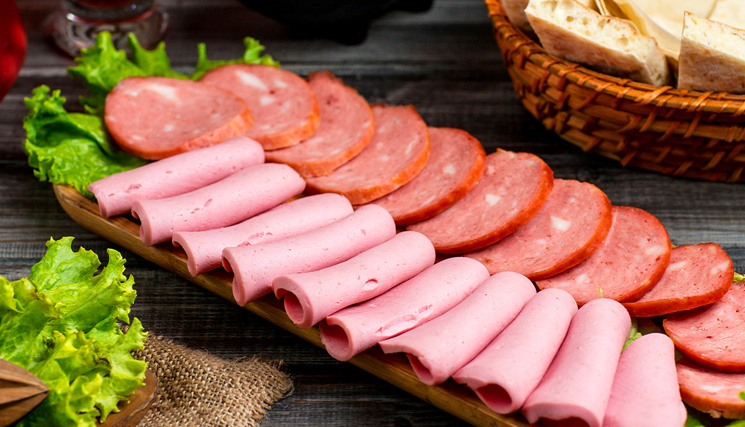 Aliments cancérigènes : les 7 produits classés les plus dangereux par l'OMS en 2026